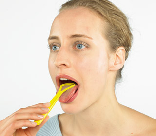 Limpadores de língua e gomas de mascar podem ajudar